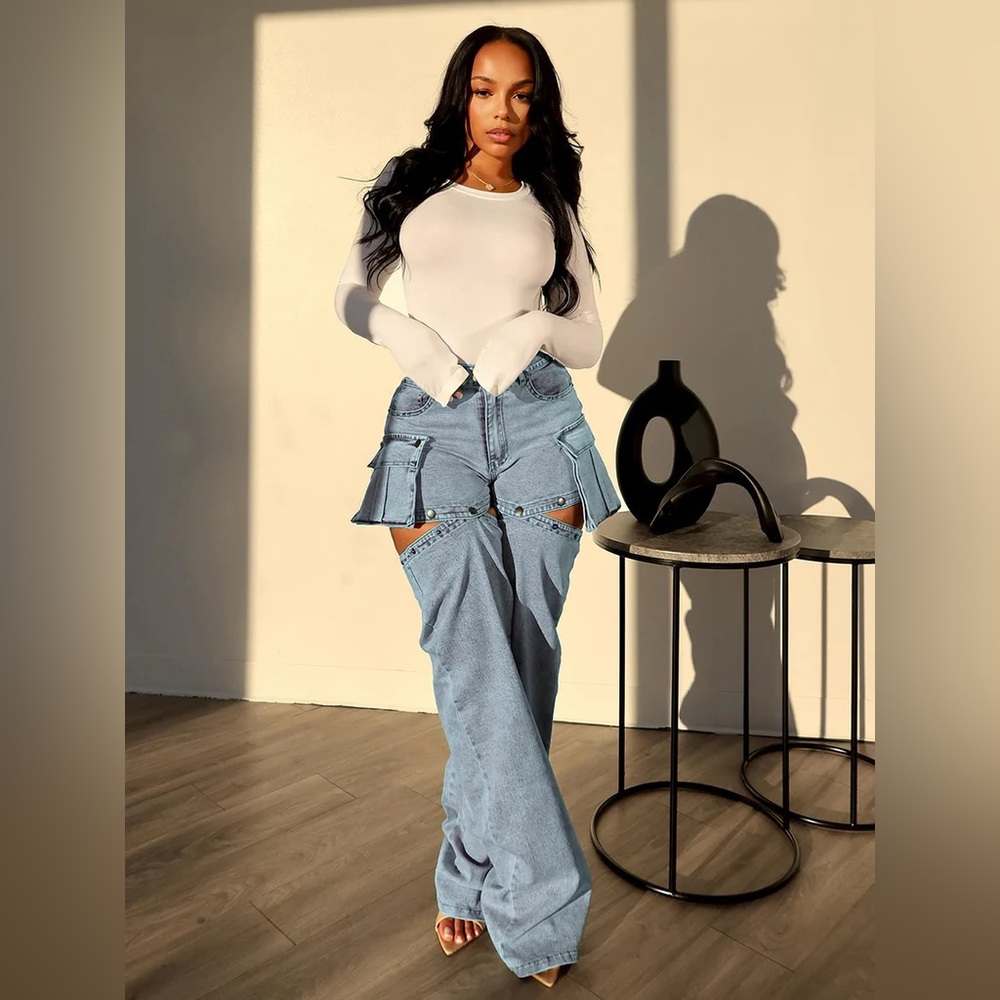 High-Waisted Detachable Cargo Overlay Jeans - Picture 2 of 8